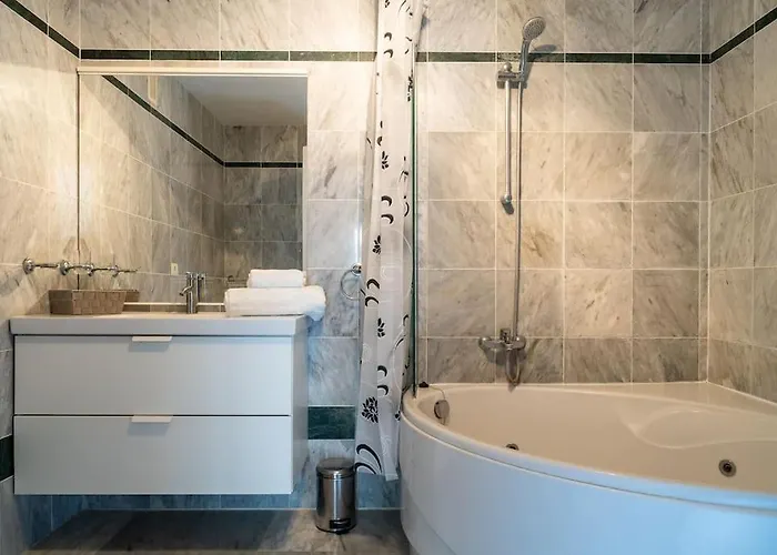 Dinastia Cristianos דירה